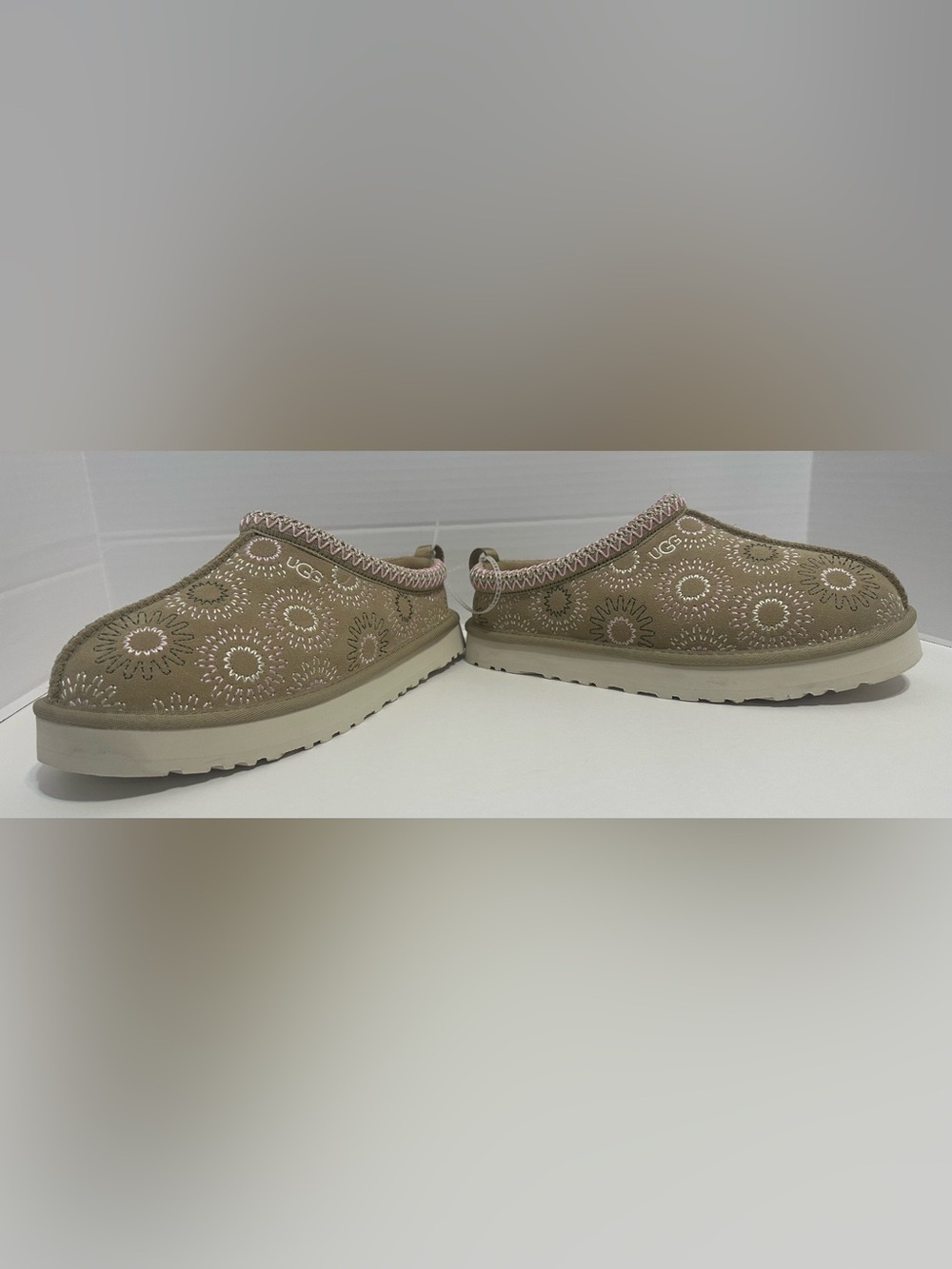 UGG Tasman Sunburst Slippers Ugg  Tazz  Sun Stitch Slippers Size NEW - Picture 5 of 6